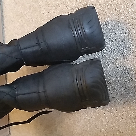 Women's Black Weatherproof Winter Boots, Size 8.5 - Picture 3 of 5